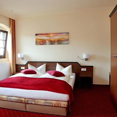 ลันด์โฮเทล เทึอร์มเชิน Hotel Schirgiswalde-Kirschau ภายนอก รูปภาพ