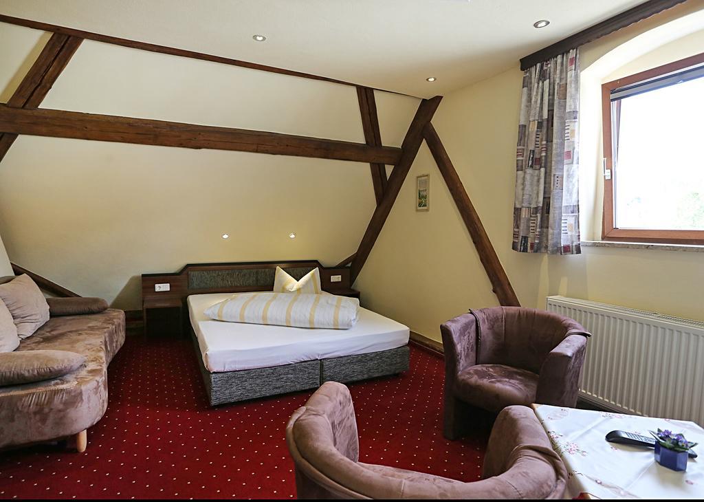 ลันด์โฮเทล เทึอร์มเชิน Hotel Schirgiswalde-Kirschau ภายนอก รูปภาพ