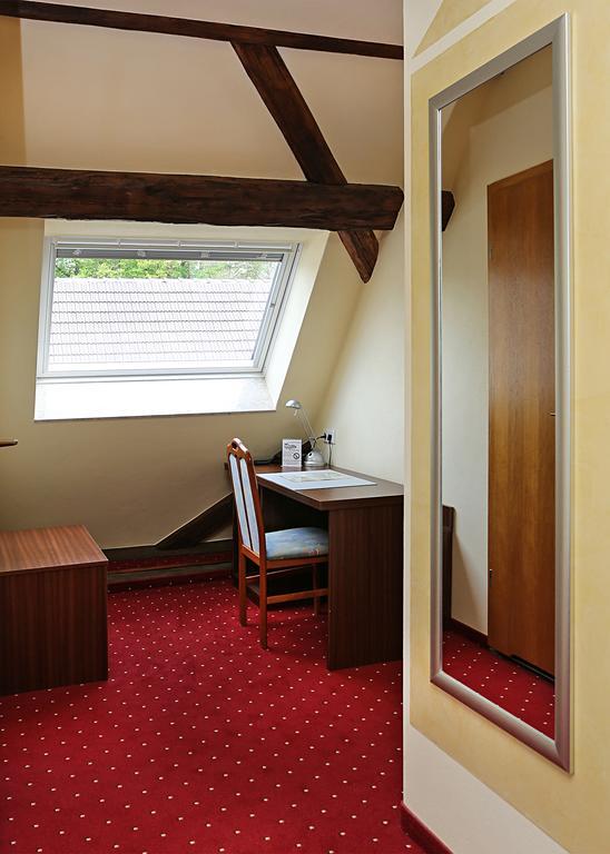 ลันด์โฮเทล เทึอร์มเชิน Hotel Schirgiswalde-Kirschau ภายนอก รูปภาพ