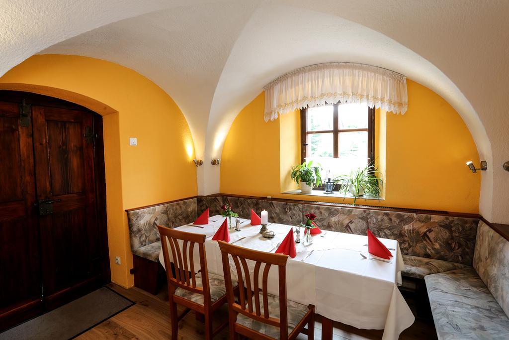 ลันด์โฮเทล เทึอร์มเชิน Hotel Schirgiswalde-Kirschau ภายนอก รูปภาพ
