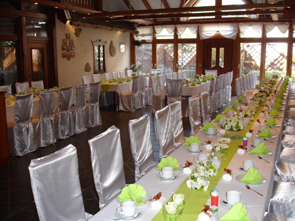 ลันด์โฮเทล เทึอร์มเชิน Hotel Schirgiswalde-Kirschau ภายนอก รูปภาพ