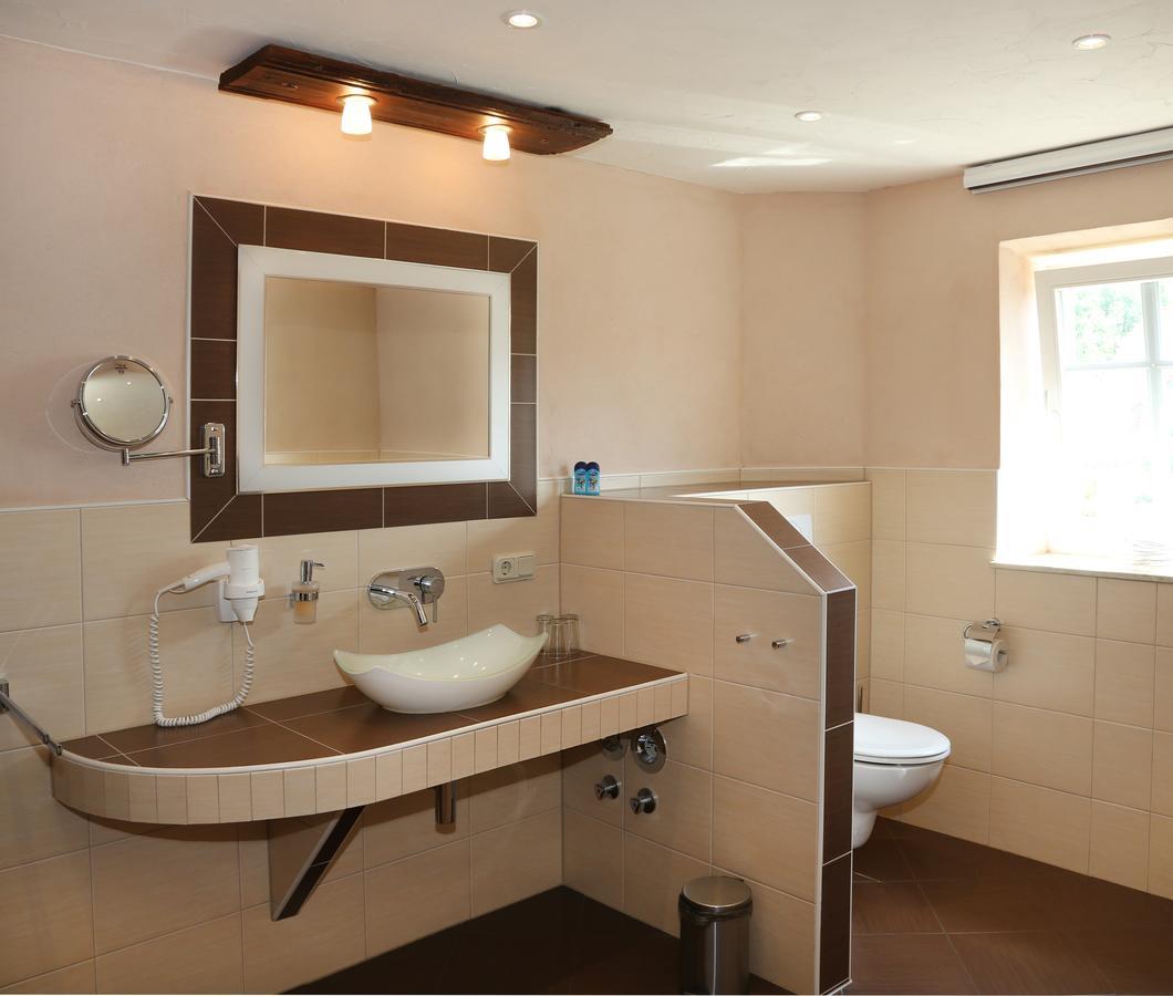 ลันด์โฮเทล เทึอร์มเชิน Hotel Schirgiswalde-Kirschau ภายนอก รูปภาพ