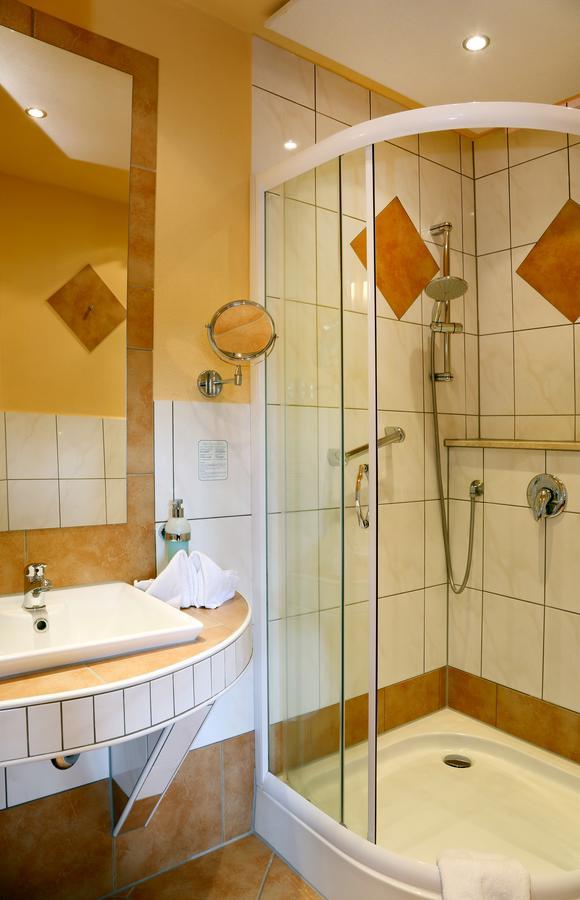 ลันด์โฮเทล เทึอร์มเชิน Hotel Schirgiswalde-Kirschau ภายนอก รูปภาพ