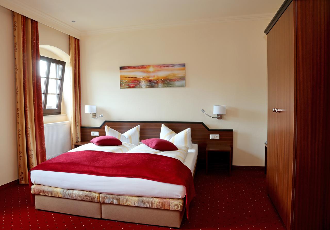 ลันด์โฮเทล เทึอร์มเชิน Hotel Schirgiswalde-Kirschau ภายนอก รูปภาพ