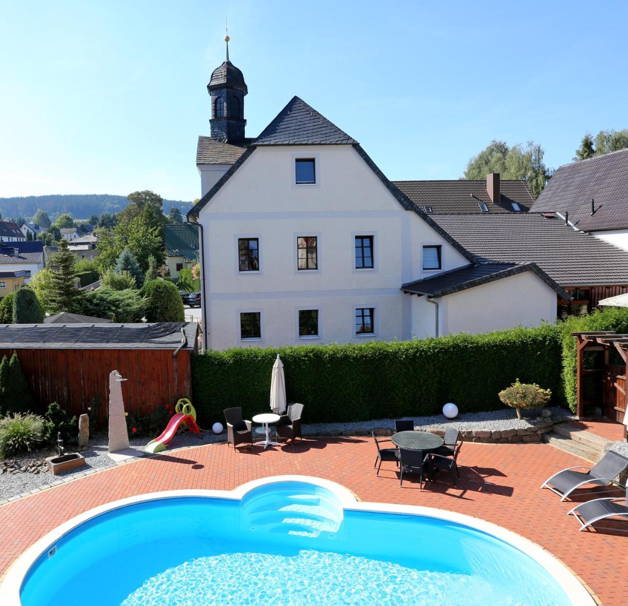 ลันด์โฮเทล เทึอร์มเชิน Hotel Schirgiswalde-Kirschau ภายนอก รูปภาพ